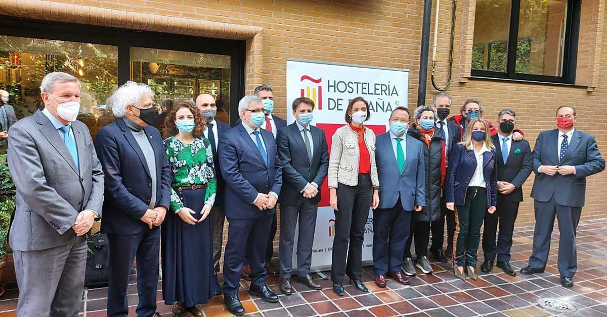 La ministra de Turismo y Hostelería de España sitúan a la gastronomía española como protagonista en la recuperación del sector